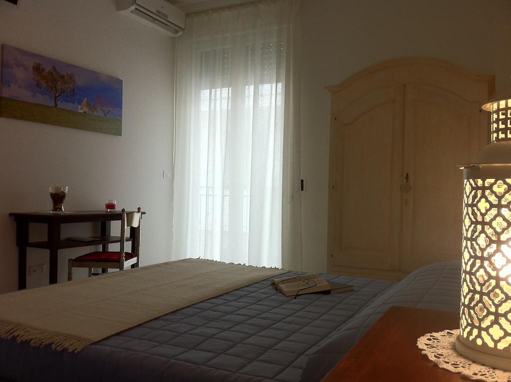 Dimora Delle Rondini Bed and Breakfast Polignano a Mare Kamer foto